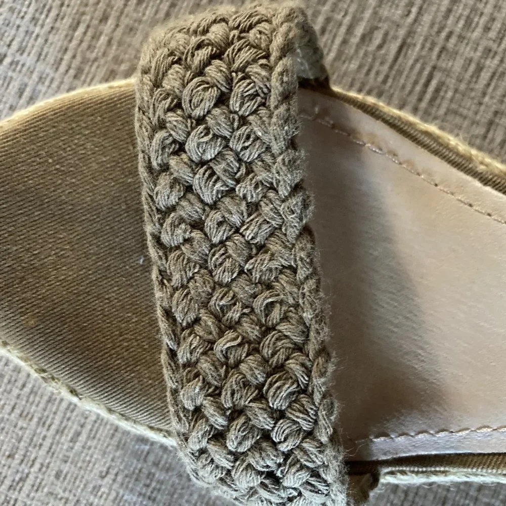 Steve Madden Khaki/Tan ankle wrap 4.75 inch wedge heel - Size 9 - Worn just once - Picture 8 of 13